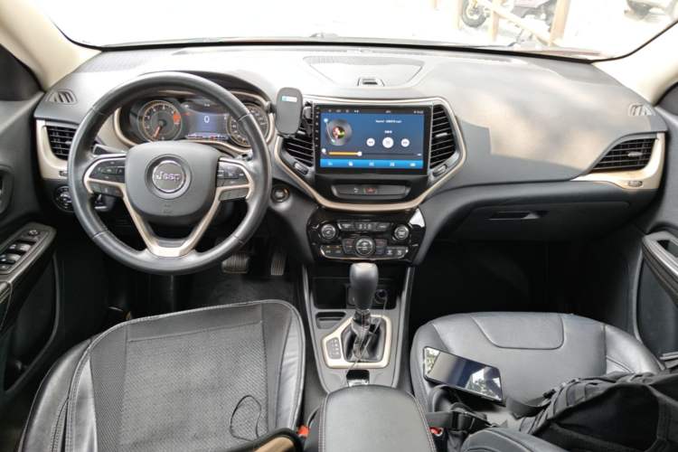 Used Jeep Cherokee 2017 2.0L Superior Edition Center Console