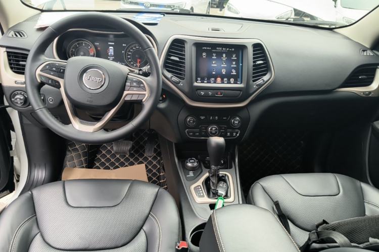 Used Jeep Cherokee 2017 2.4L Superior Edition Center Console