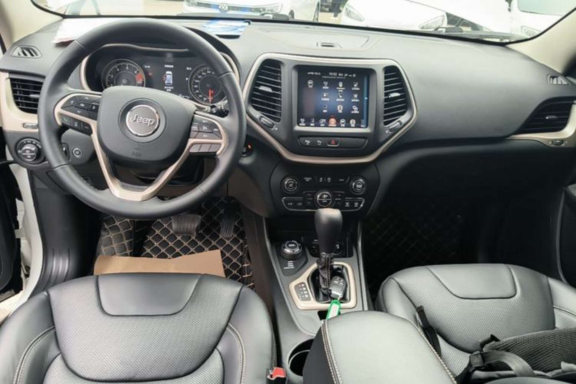 Used Jeep Cherokee 2017 2.4L Superior Edition Center Console