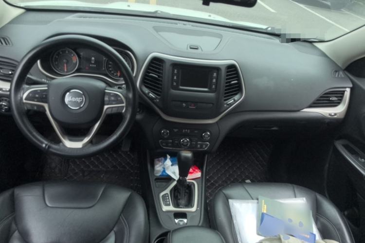 Used Jeep Cherokee 2017 2.4L Leading Edition Center Console