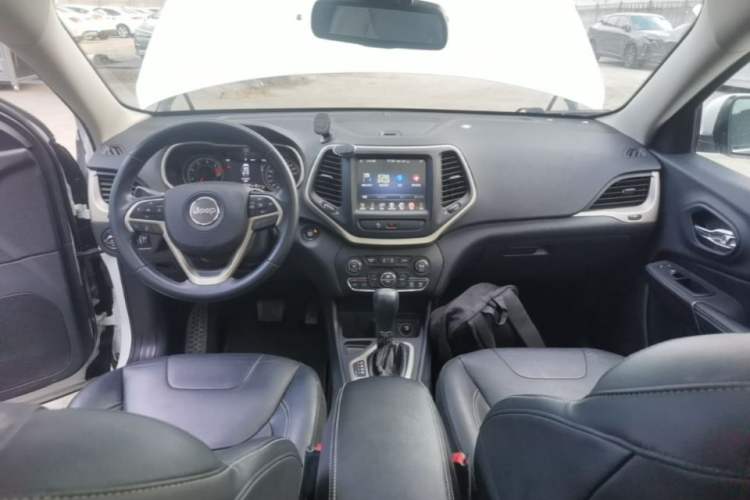 Used Jeep Cherokee 2017 2.0L Superior Edition Center Console