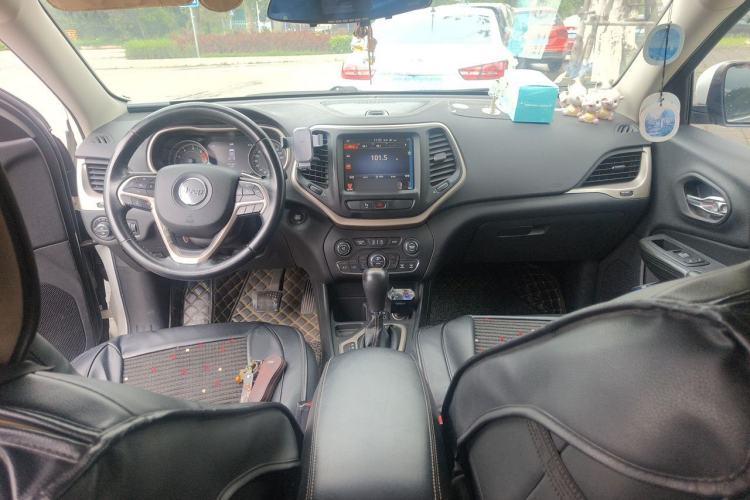 Used Jeep Cherokee 2017 2.0L Superior Edition Center Console