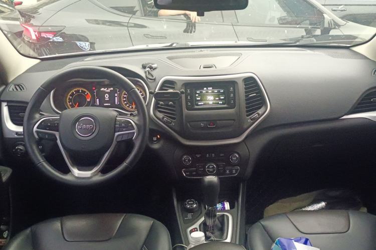 Used Jeep Cherokee 2017 2.4L Professional Edition Center Console
