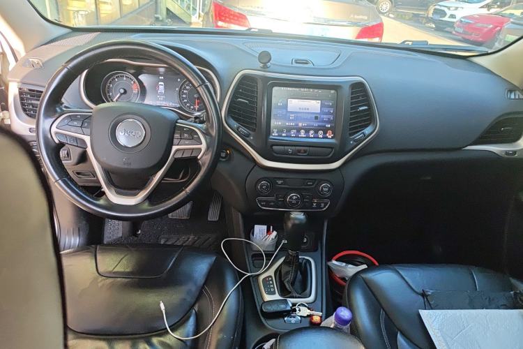 Used Jeep Cherokee 2017 2.0L Superior Edition Center Console