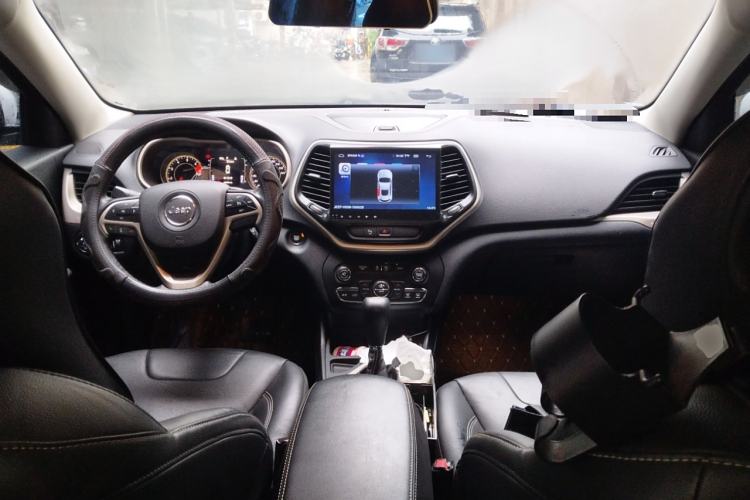 Used Jeep Cherokee 2017 2.4L Leading Edition Center Console