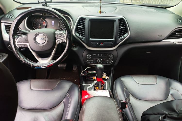 Used Jeep Cherokee 2017 2.0L Superior Edition Center Console