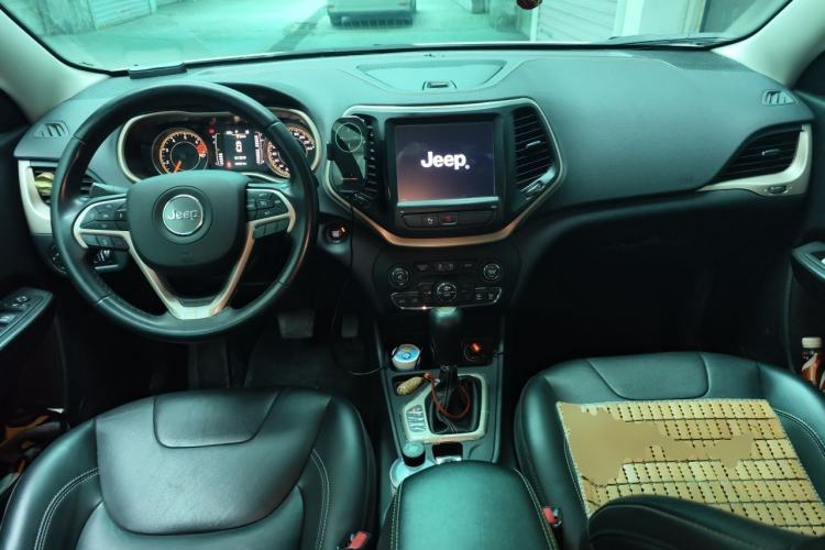Used Jeep Cherokee 2017 2.4L Leading Smart Edition Center Console