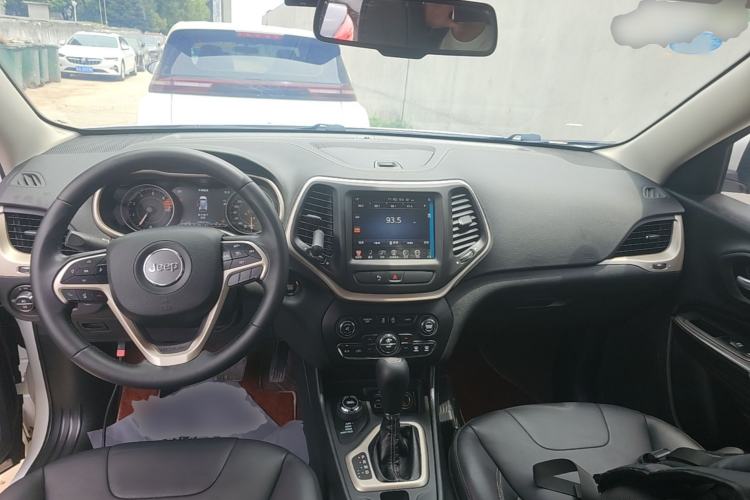 Used Jeep Cherokee 2017 2.4L Excellence Edition Center Console