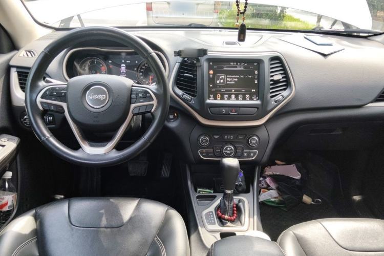 Used Jeep Cherokee 2017 2.0L Superior Edition Center Console