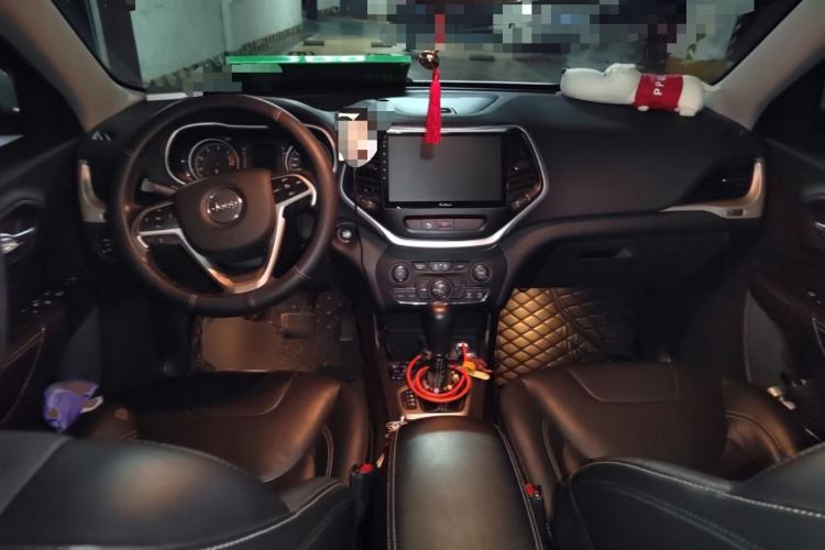 Used Jeep Cherokee 2017 2.4L Leading Edition Center Console