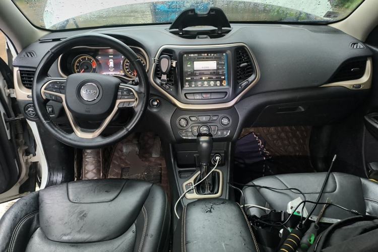 Used Jeep Cherokee 2017 2.0L Superior Edition Center Console