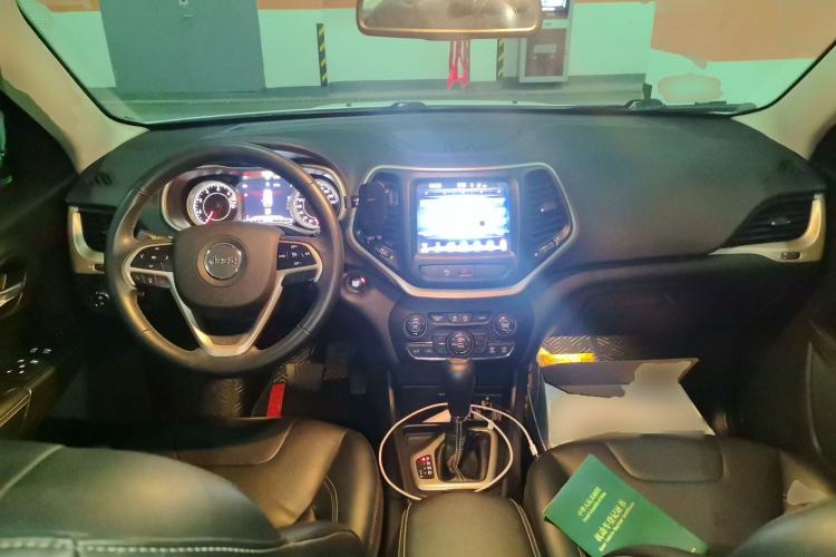 Used Jeep Cherokee 2017 2.0L Superior Edition Center Console