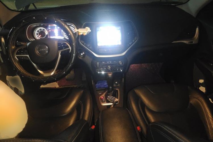 Used Jeep Cherokee 2017 2.0L Superior Edition Center Console