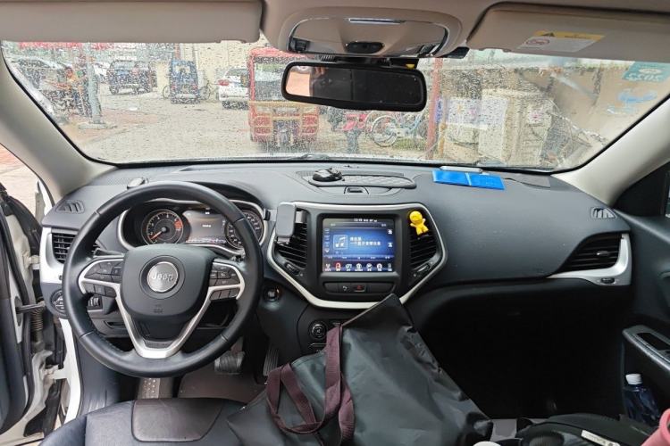 Used Jeep Cherokee 2017 2.0L Superior Edition Center Console