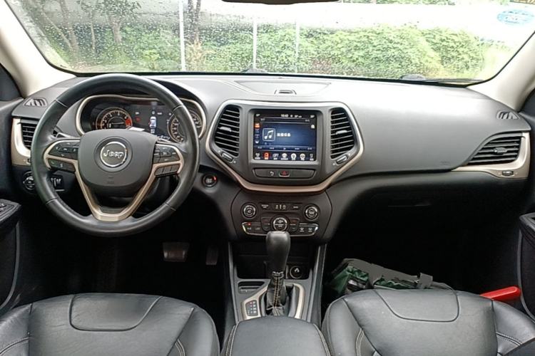 Used Jeep Cherokee 2017 2.4L Leading Smart Edition Center Console