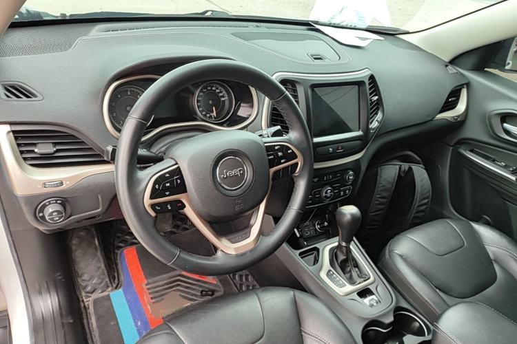 Used Jeep Cherokee 2017 2.0L Superior Edition Center Console