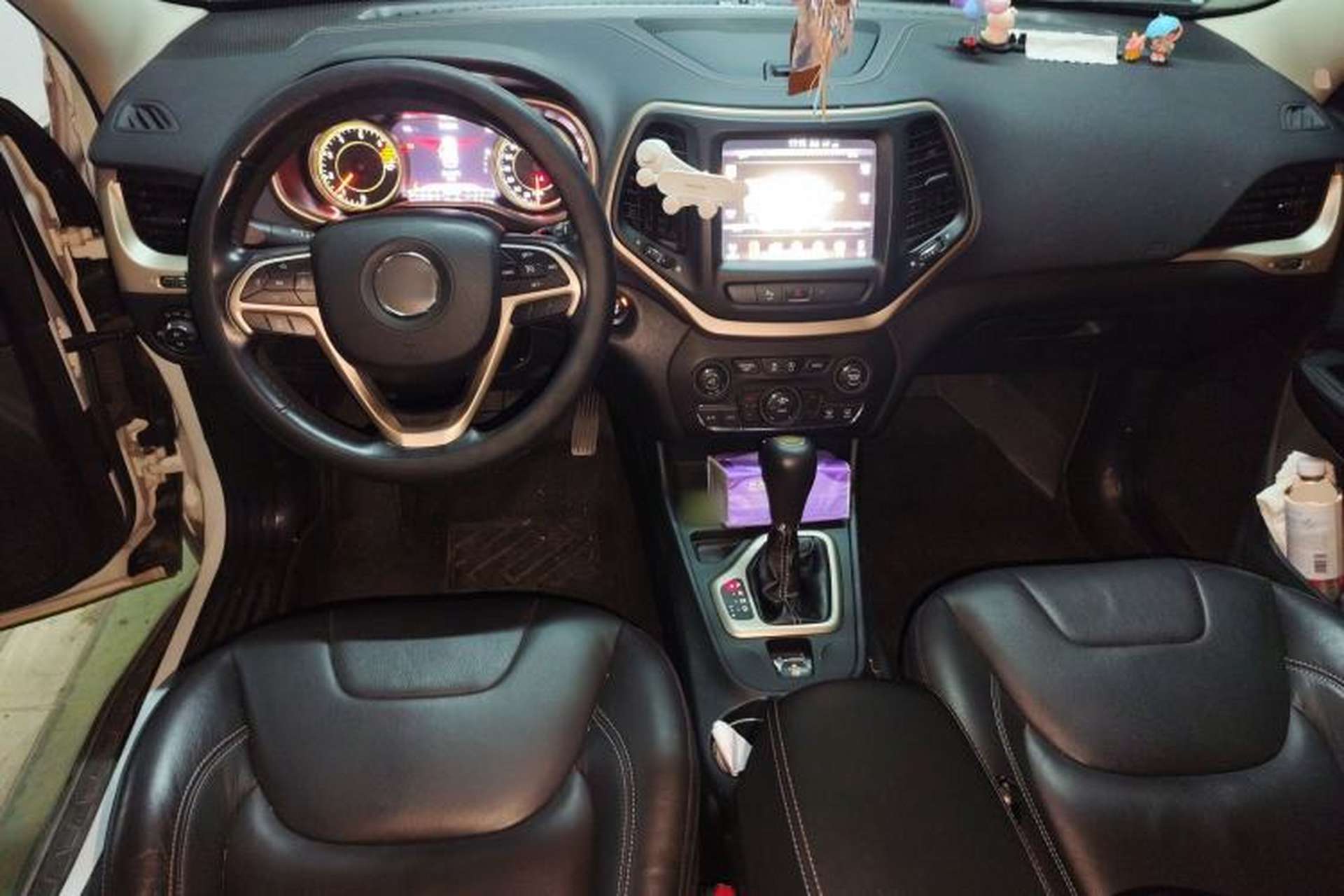 Used Jeep Cherokee 2017 2.0L Superior Edition Center Console