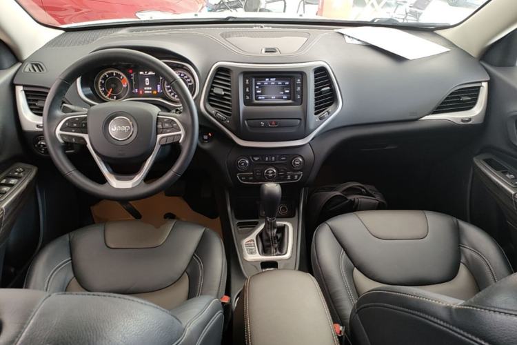 Used Jeep Cherokee 2017 2.4L Leading Edition Center Console