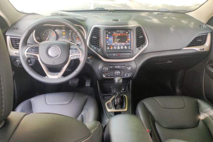 Used Jeep Cherokee 2017 2.0L Superior Edition Center Console