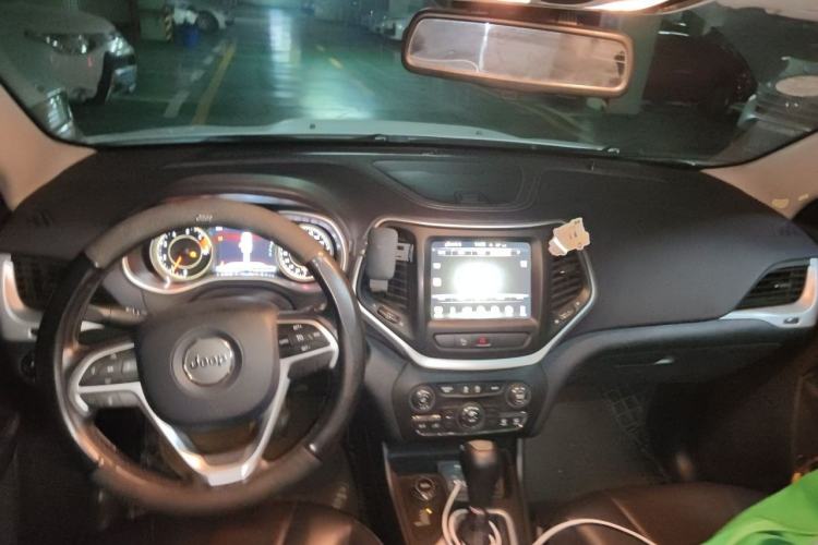 Used Jeep Cherokee 2017 2.4L Professional Smart Edition Center Console
