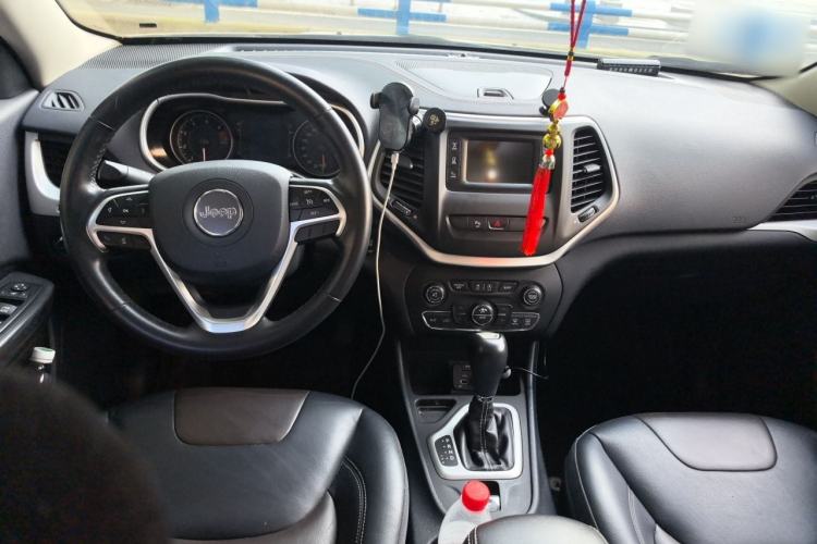 Used Jeep Cherokee 2017 2.4L Leading Edition Center Console