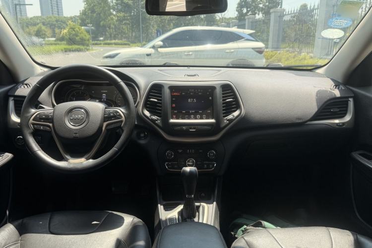 Used Jeep Cherokee 2017 2.4L Leading Smart Edition Center Console