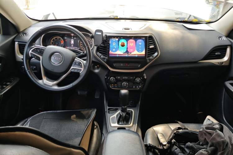 Used Jeep Cherokee 2017 2.0L Superior Edition Center Console
