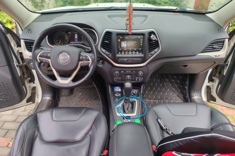 Used Jeep Cherokee 2017 2.4L Professional Smart Edition Center Console