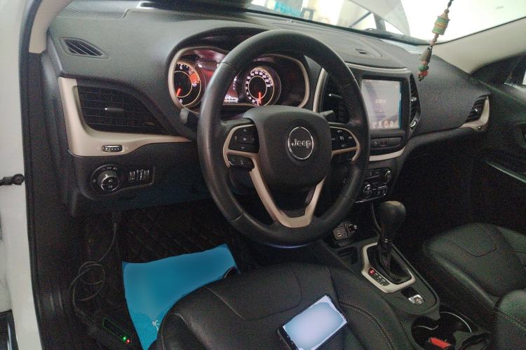 Used Jeep Cherokee 2017 2.0L Superior Edition Center Console