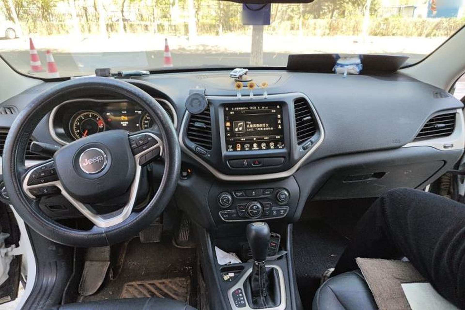 Used Jeep Cherokee 2017 2.0L Superior Edition Center Console