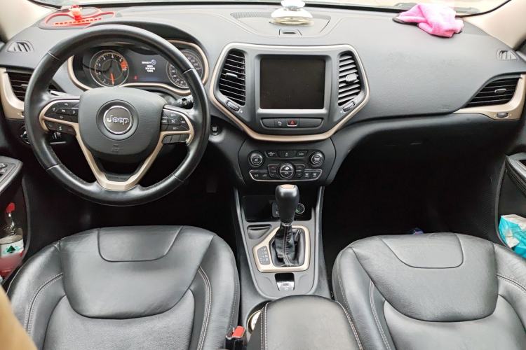 Used Jeep Cherokee 2017 2.0L Superior Edition Center Console