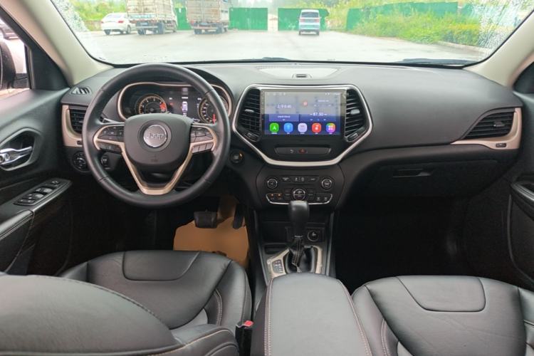 Used Jeep Cherokee 2017 2.0L Superior Edition Center Console