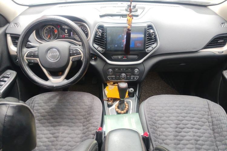Used Jeep Cherokee 2017 2.4L Leading Edition Center Console