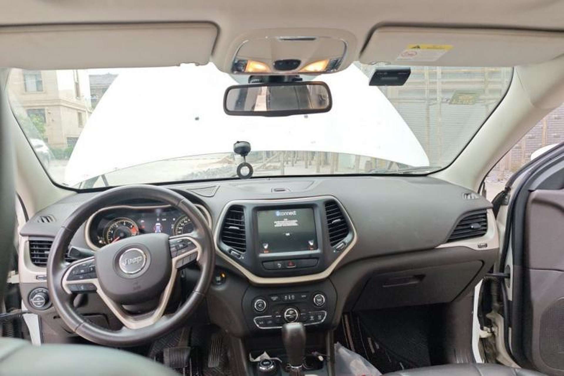 Used Jeep Cherokee 2017 2.4L Professional Smart Edition Center Console