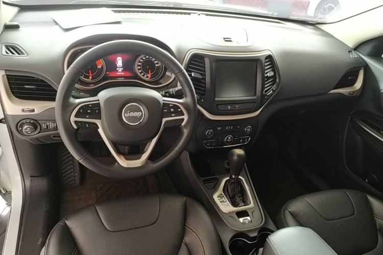 Used Jeep Cherokee 2017 2.0L Superior Edition Center Console