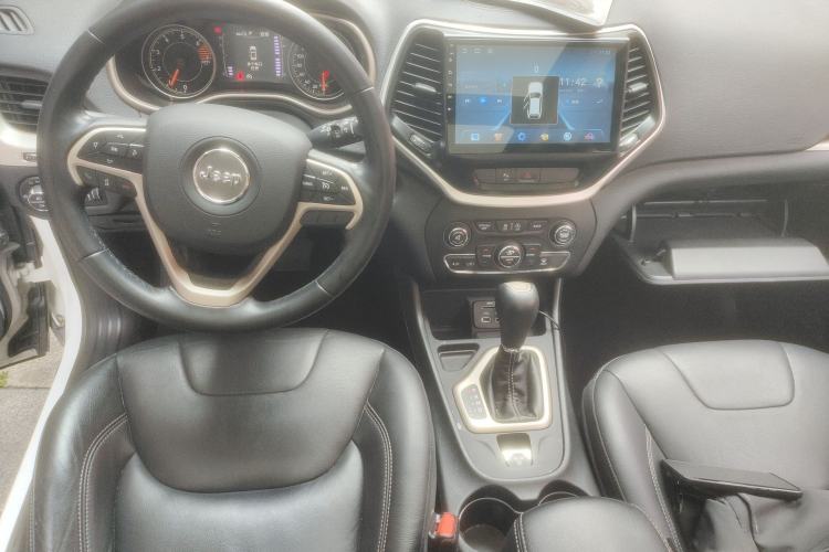 Used Jeep Cherokee 2017 2.4L Leading Edition Center Console