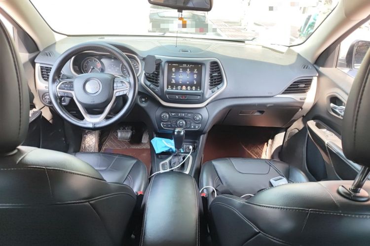 Used Jeep Cherokee 2017 2.0L Superior Edition Center Console