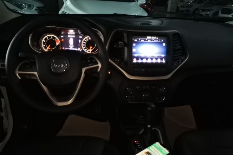 Used Jeep Cherokee 2017 2.0L Superior Edition Center Console