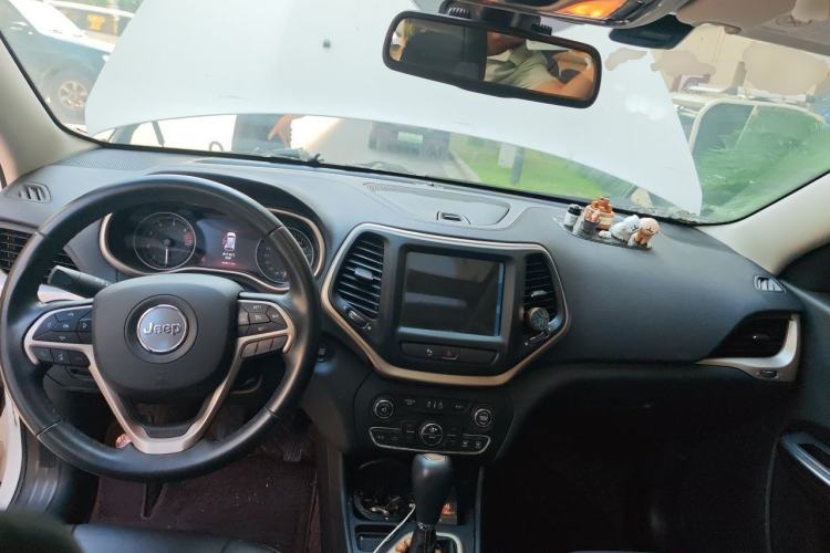 Used Jeep Cherokee 2017 2.0L Superior Edition Center Console