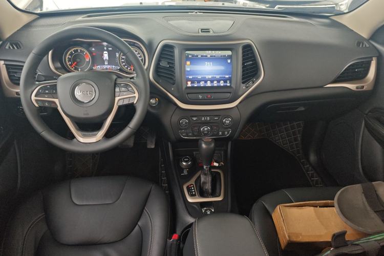 Used Jeep Cherokee 2017 2.4L Professional Smart Edition Center Console