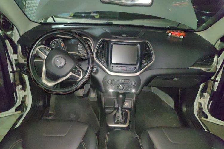 Used Jeep Cherokee 2017 2.0L Superior Edition Center Console