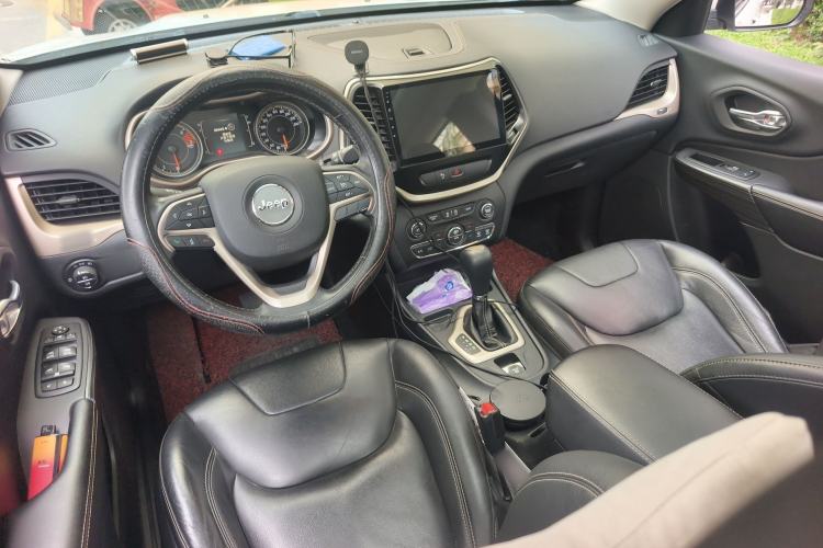 Used Jeep Cherokee 2017 2.4L Leading Edition Center Console