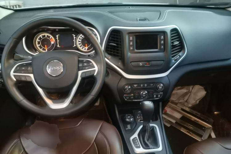 Used Jeep Cherokee 2017 2.4L Professional Edition Center Console