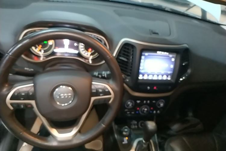 Used Jeep Cherokee 2017 2.4L Professional Smart Edition Center Console