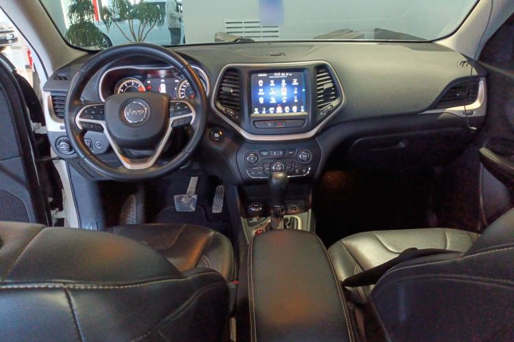 Used Jeep Cherokee 2017 2.4L Excellence Edition Center Console