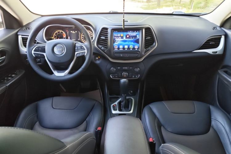 Used Jeep Cherokee 2017 2.4L Leading Edition Center Console
