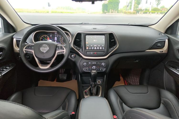 Used Jeep Cherokee 2017 2.0L Superior Edition Center Console