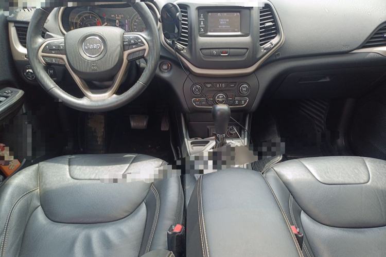 Used Jeep Cherokee 2017 2.4L Leading Edition Center Console