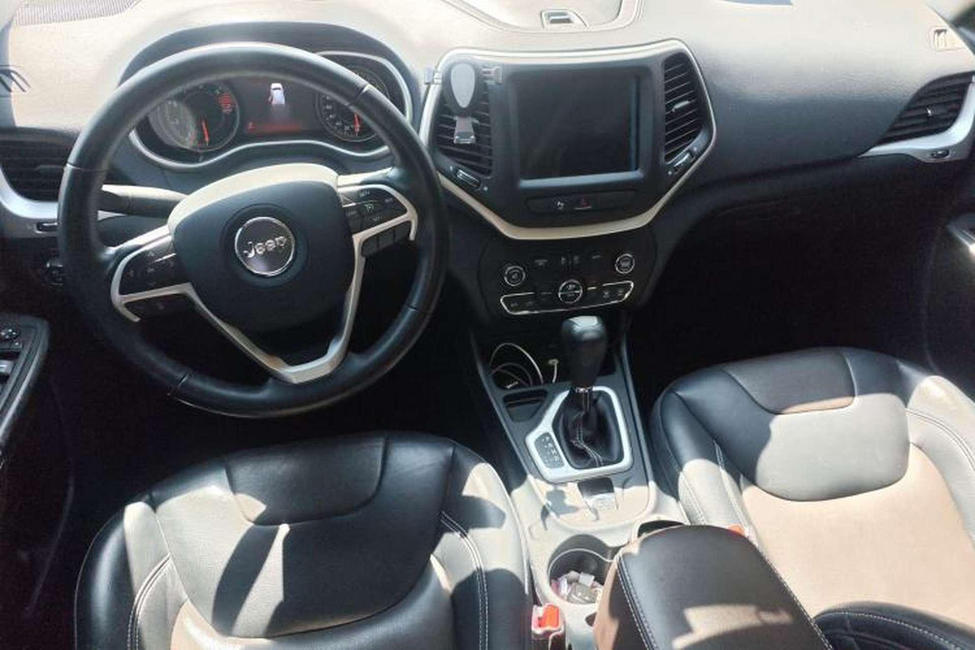 Used Jeep Cherokee 2017 2.0L Superior Edition Center Console