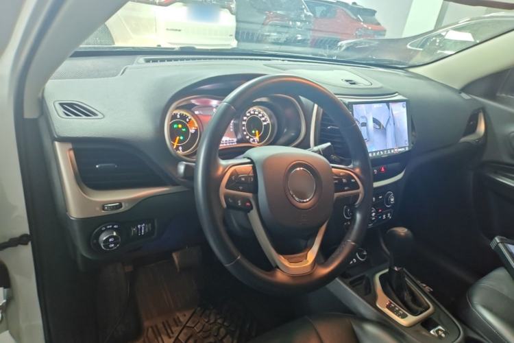 Used Jeep Cherokee 2017 2.0L Superior Edition Center Console